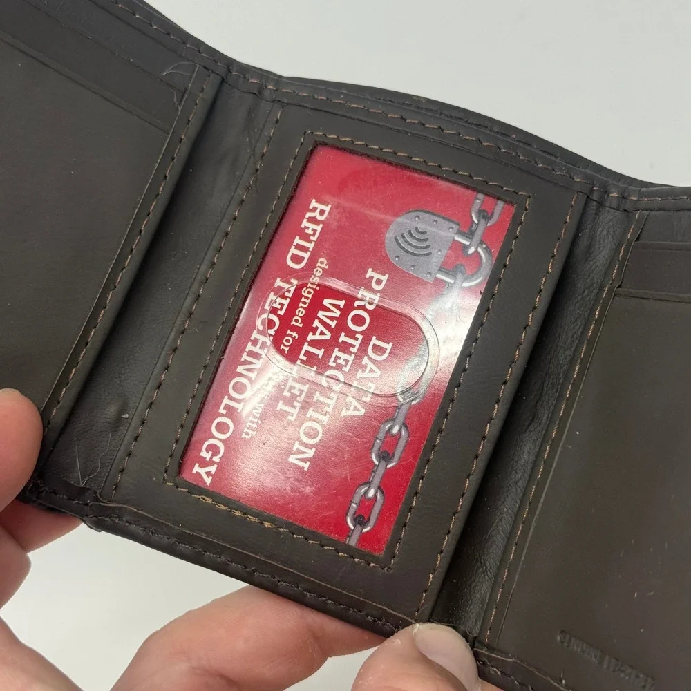 Genuine Dickies Mens Trifold Wallet Brown Leather RFID‎ Blocking Zipper Pocket